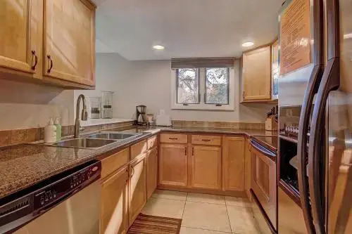 Lance'S West 7 Condominium
