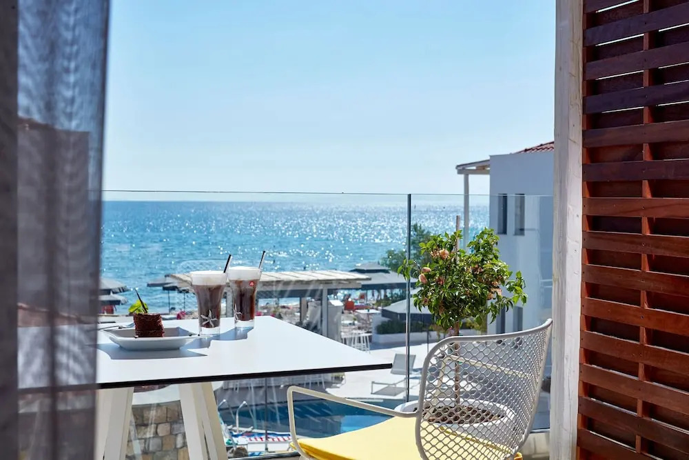 Icon Suites by the sea