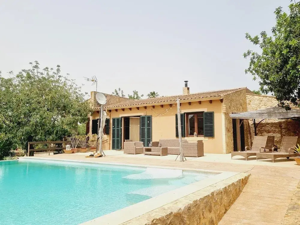 Villa Near Cala Tropicana With Pool