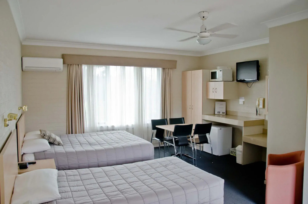 Baybrook Motor Inn