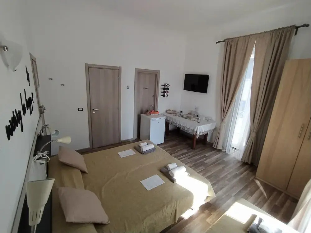 DOMUS NIKOLAI ROOMS AND TERRACE-Central Bari