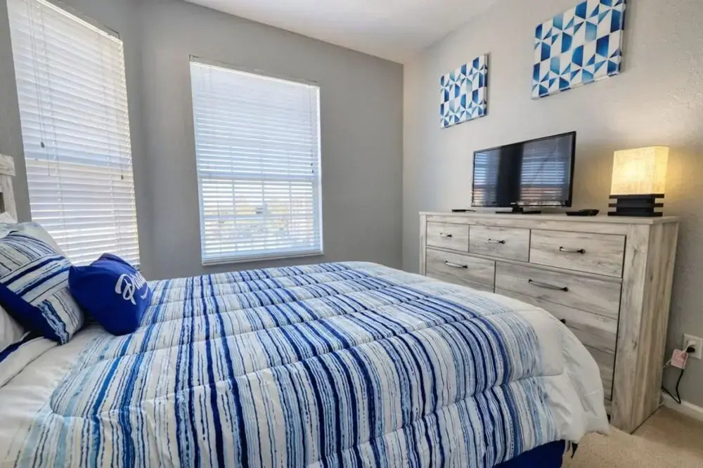3 Bed Windsor Hills Condo Kids Themed Room Balcony