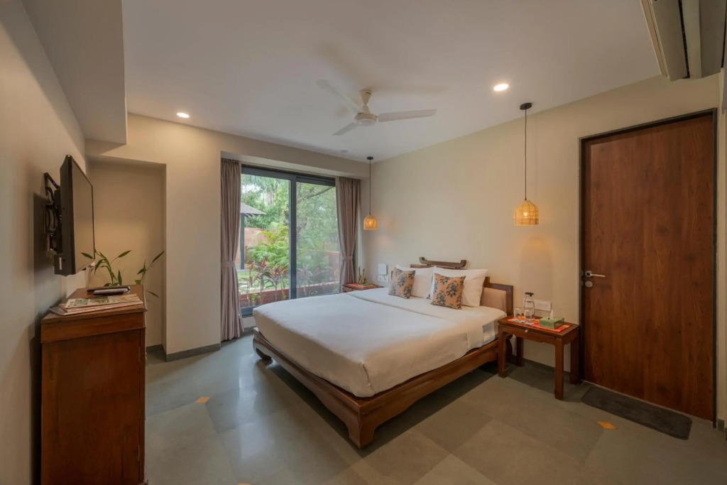 SaffronStays Red Brick House - 3BR English-style villa with verandah dining, orchard lawn & classic charm