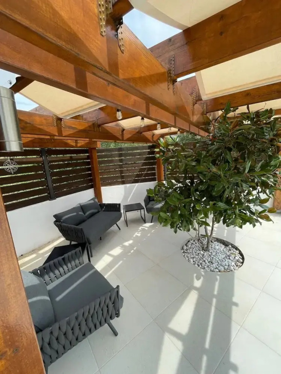 Remarkable 4-bed House in Kaštel Novi