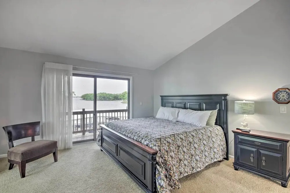 Hot Tub, Dock! Waterfront Lake Ozark Home!