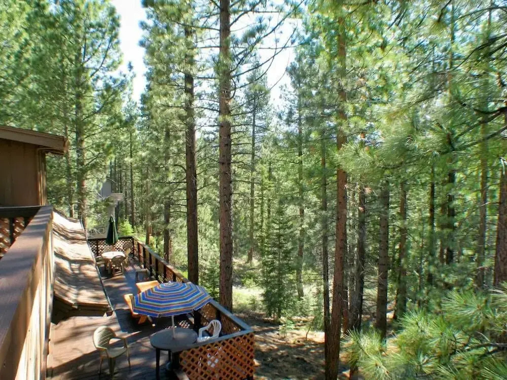 Tahoe Tree House  1831m 3 Bedroom Cabin