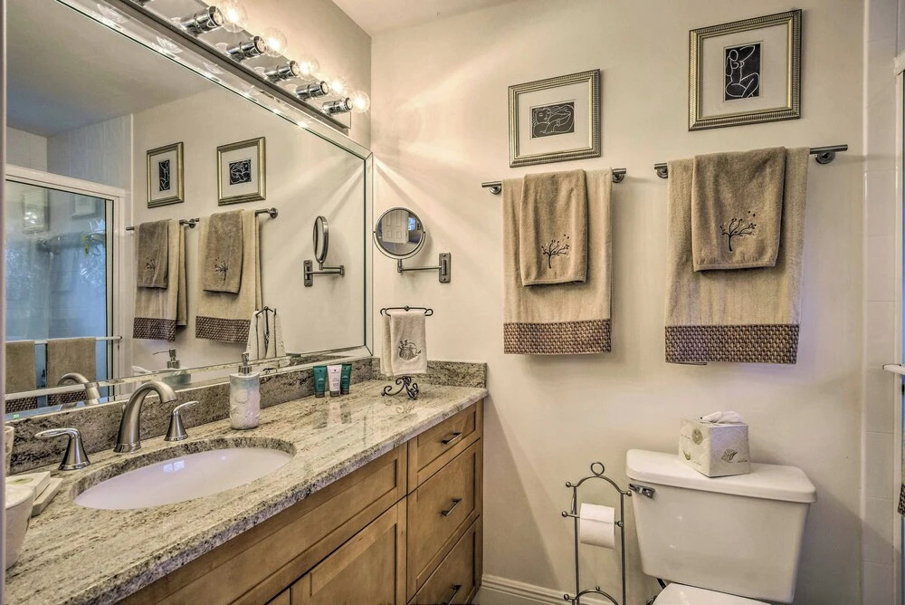 Spacious Naples Home < 1 Mi to Vanderbilt Beach!