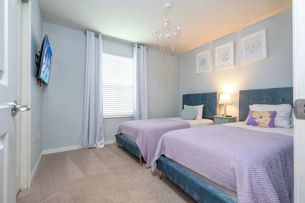 Luxury Townhouse w/ Private Pool Near Clubhouse