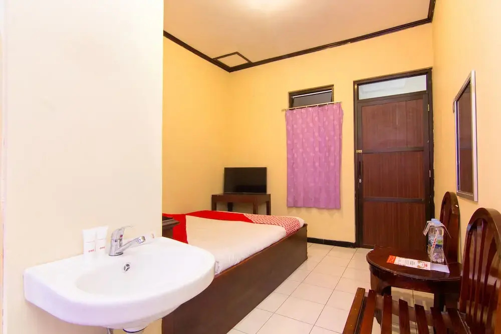 Pondok Wisata Sri Widodo by OYO Rooms