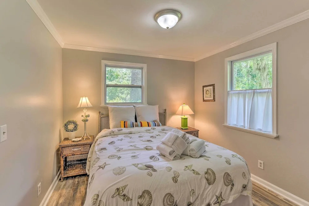 1 Mi to Old Town Bluffton: Home w/ Screened Porch