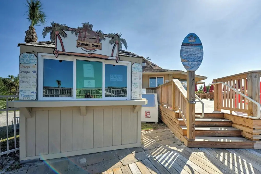 Walk to Folly Field Beach: Condo in Hilton Head!