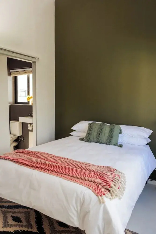 Foools Inn - Trendy Rooms available in the Heart of Sea Point