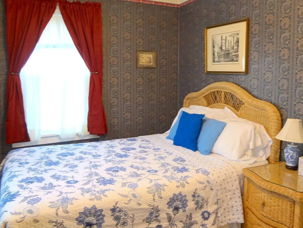 The Henry Collins Inn