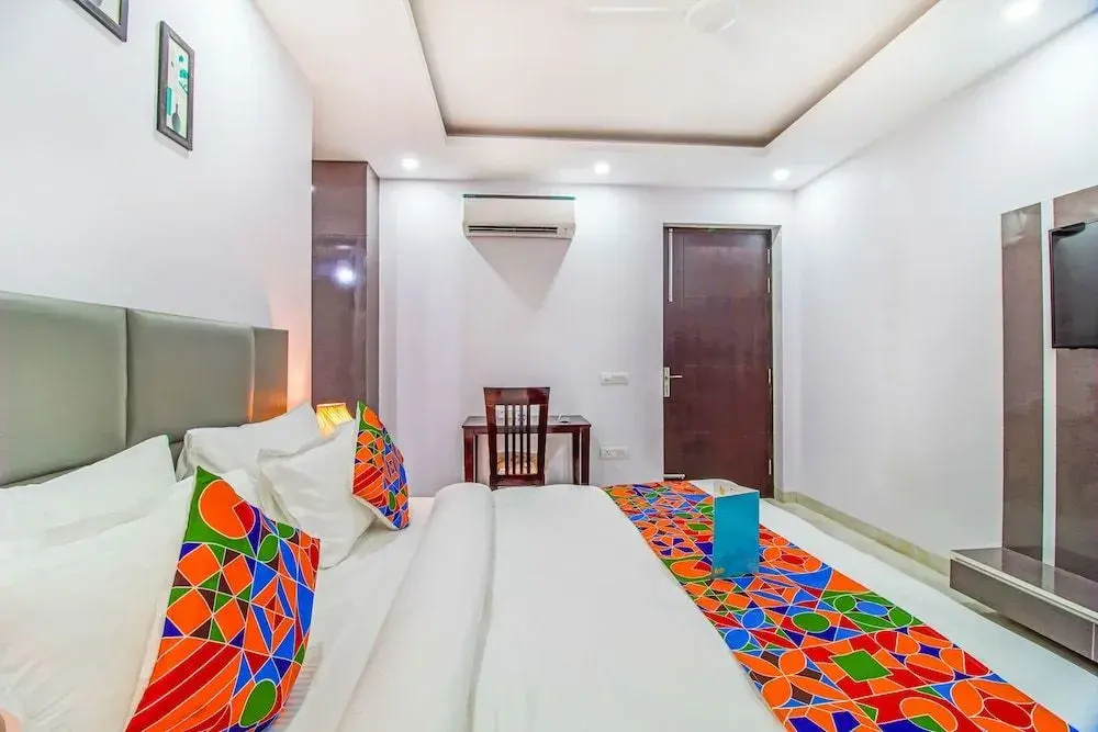 FabHotel Parfait Street