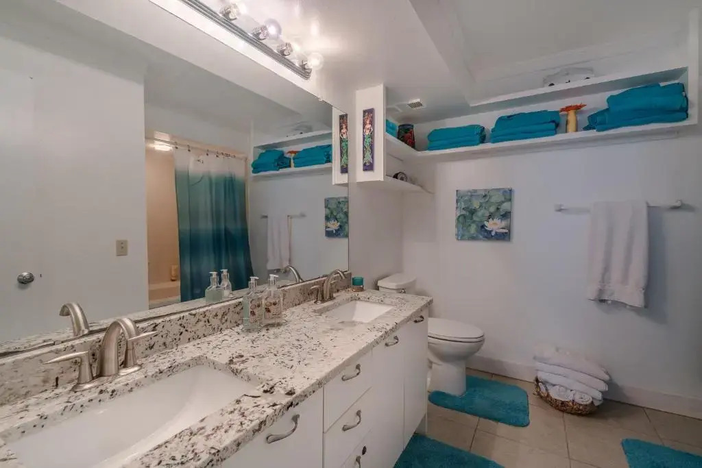Bahia Vista 9-521 by Distinctive Beach Rentals