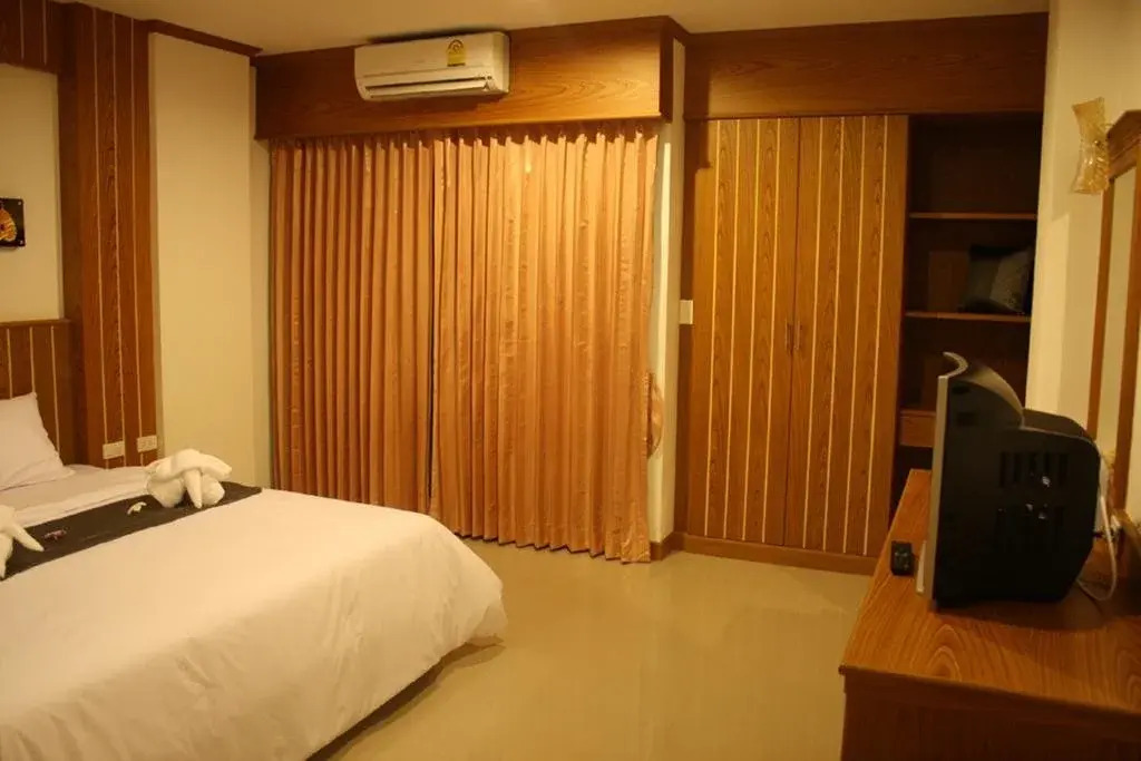 Santi White House Patong