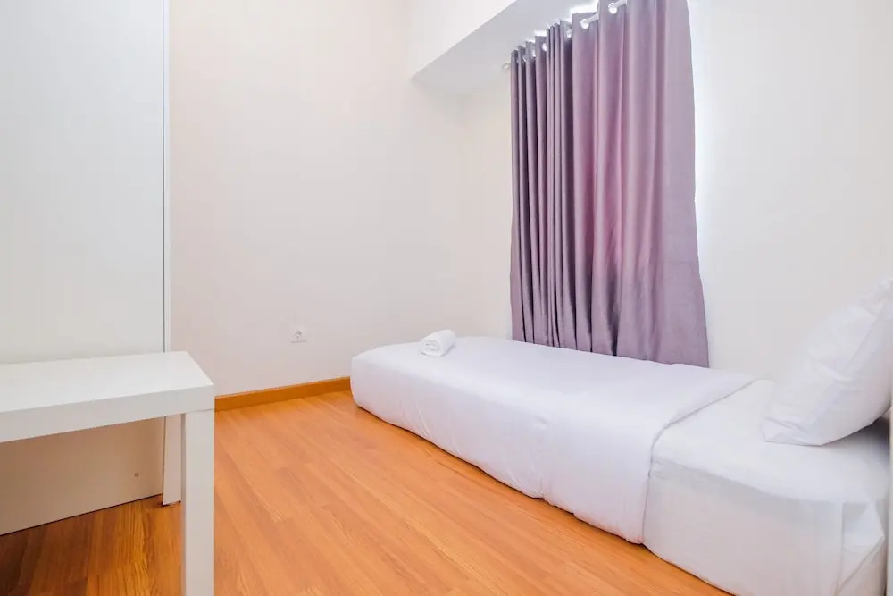 Well Furnished and Comfy 2BR Springlake Summarecon Bekasi Apartment By Travelio