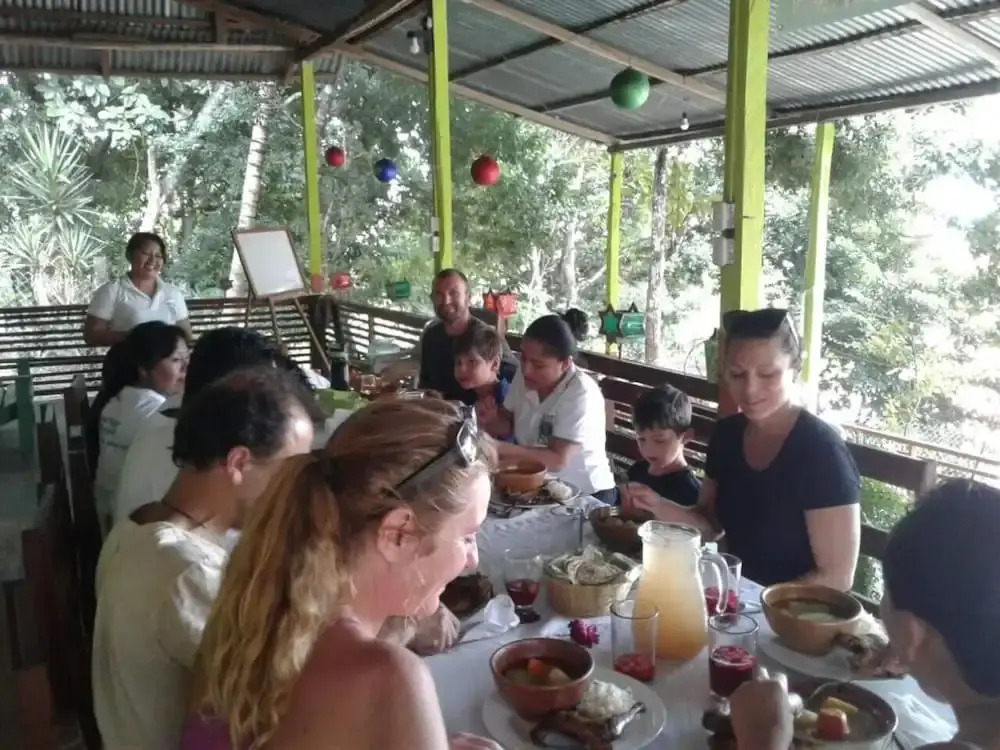 Mundo Maya Spanish School  Guest House