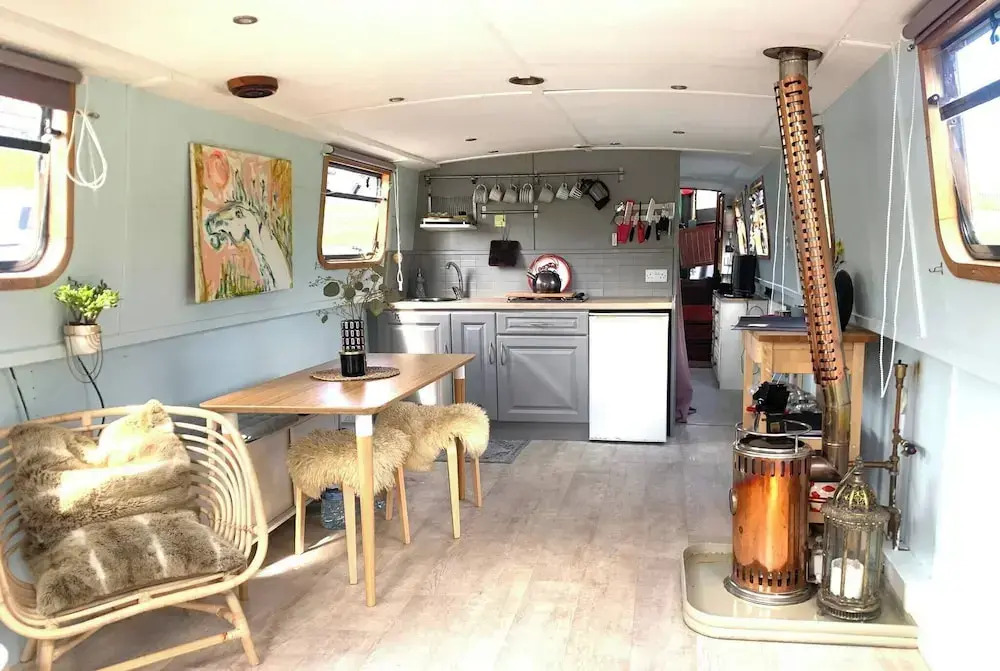 5 Star Stunning Houseboat, no Experience Required! Enjoy the Most Romantic Trip!