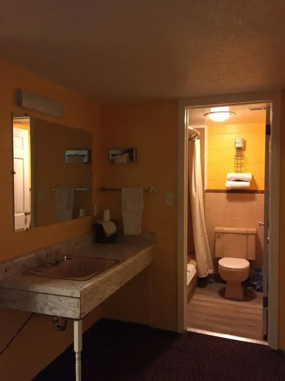 Lamplighter Motel