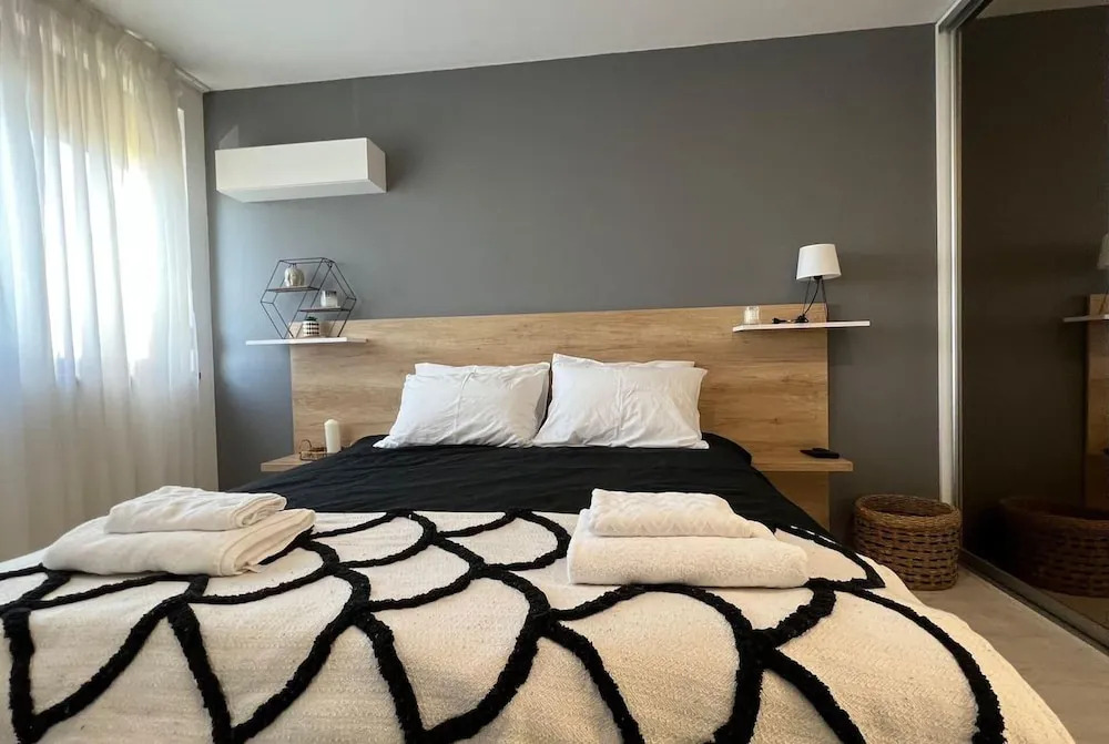 Luxurious Beach House With Wi-fi and Parking