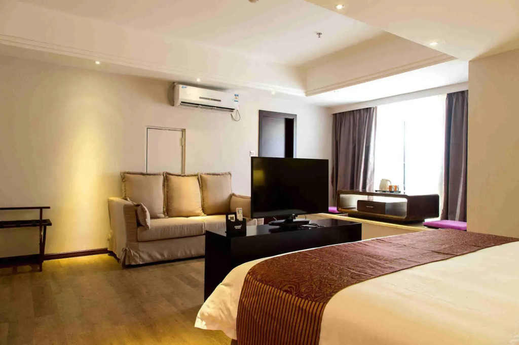 Zhuhai Aqueen Hotel