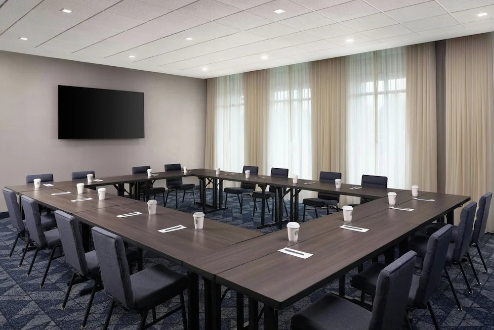 Courtyard By Marriott Lake City
