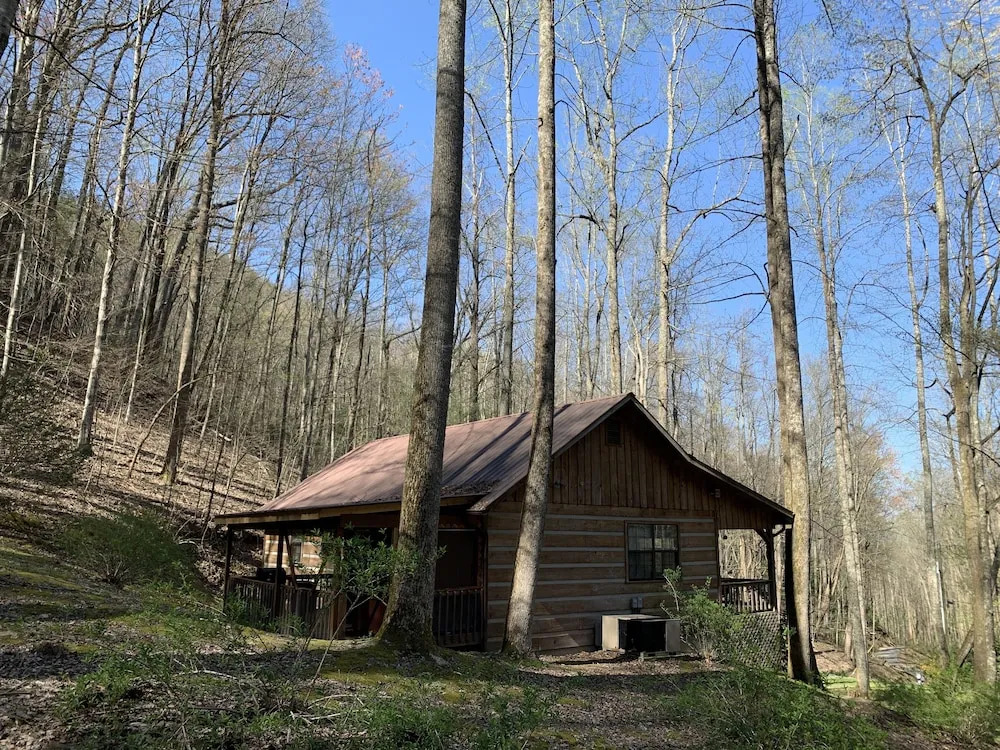 Little Mountain Hideaway 2 Bedroom Cabin by Redawning