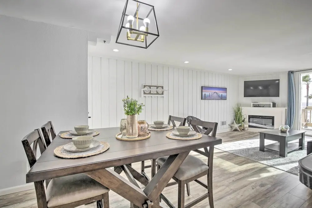 Charming Oceanside Condo w/ Beach & Pool Access!