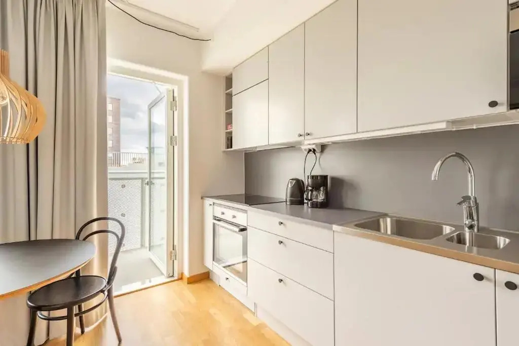 Luxury Business Studio Apartment - Garden View
