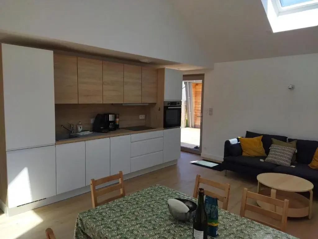 Nouveau ! La cabine du bout du monde -Saint-Mathieu : votre pied-à-terre breton haut standing [PL02]