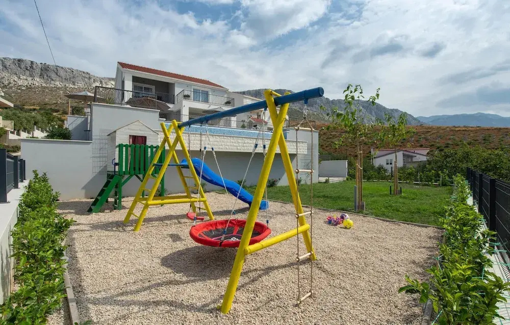 Amazing Home In Kucine