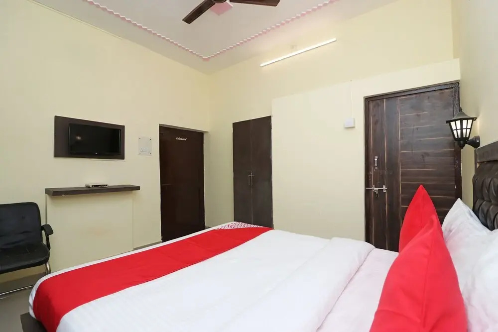 Sandhya Guest House by OYO Rooms