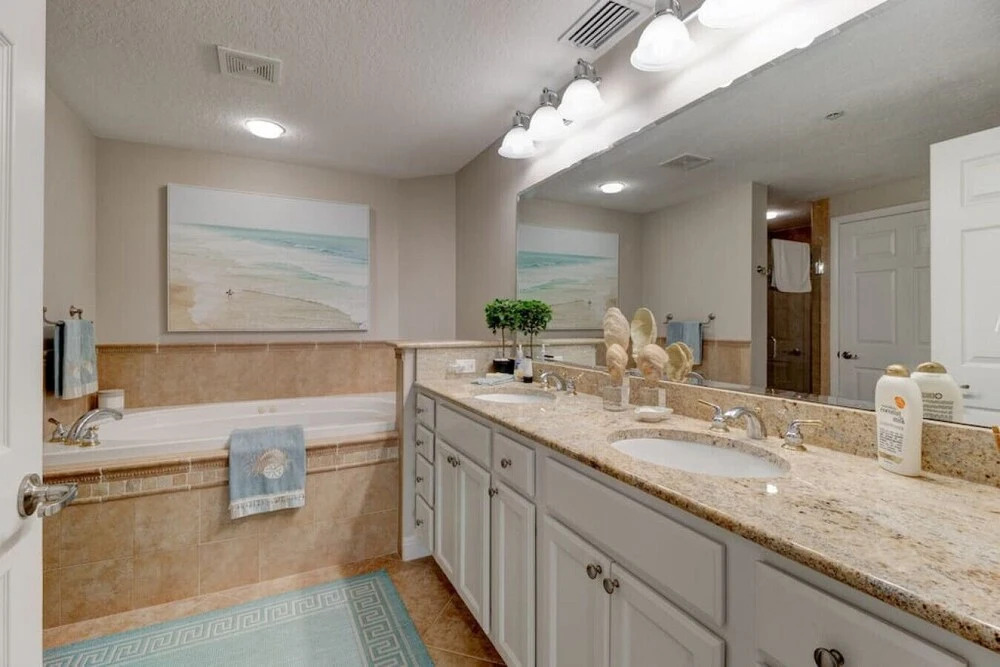 Elegant Oceanfront Pool Hot Tub at Sanibel Condos