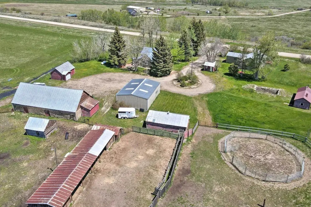 'the Farmstead' on 10 Acres w/ Mountain Views!
