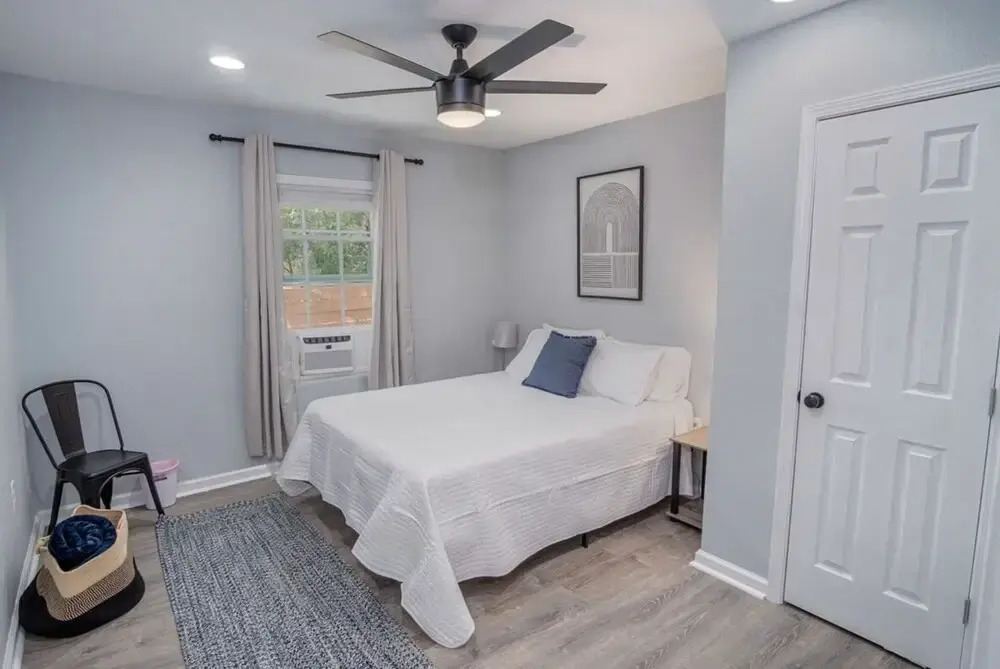 Cozy and Lovely 2BR 1BA Apt#b Near Lively Downtown