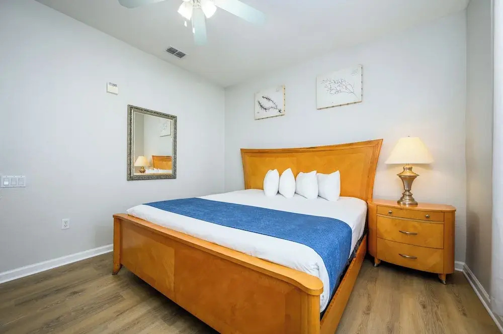 Beautiful Lakeview Condo, New Listing -1024