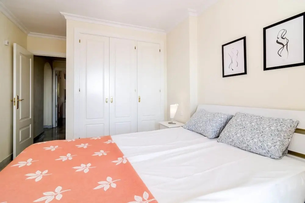 SAA-Great 2 bed apt 10 min walk to Puerto Banus