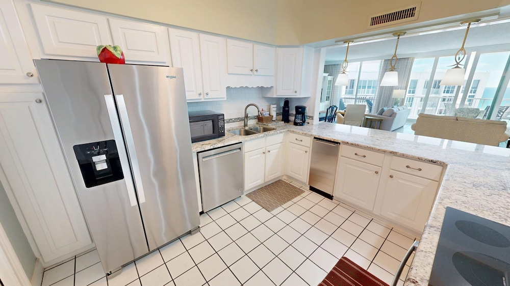Shoreline Towers 2122 3 Bedroom Condo