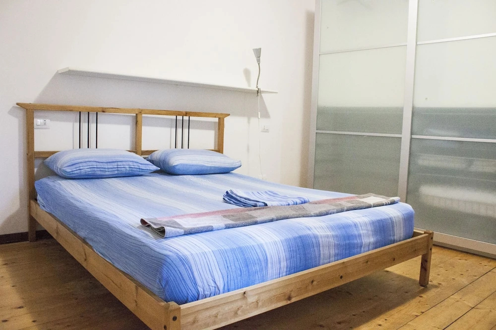 Nice Apartment in an English Style Building On the First Floor, With air Conditioning, Wifi and Sewing