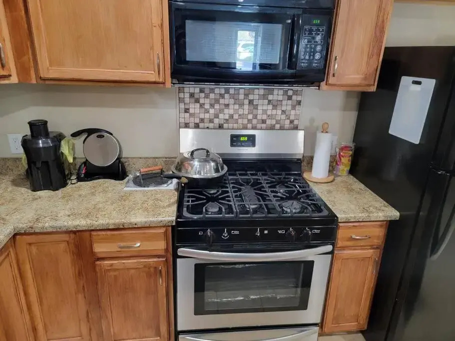 City Cottage 2BR/1BA Near Downtown