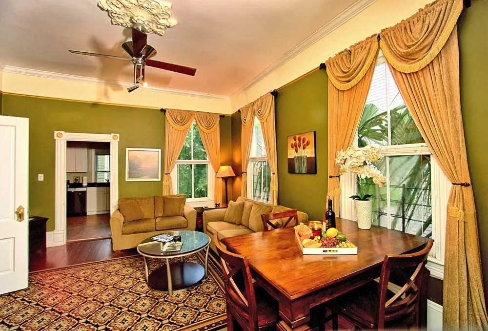 3 bedroom Victorian Stunner on Forsyth Park