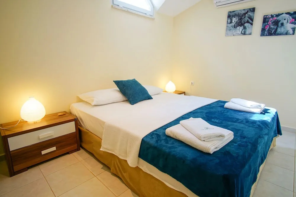 Larmos Villa