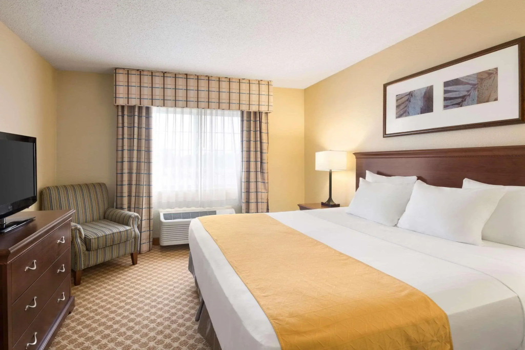 Country Inn & Suites by Radisson, Owatonna, MN