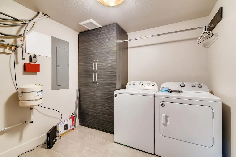 Fancy Townhome near Old Town, Breweries and River!