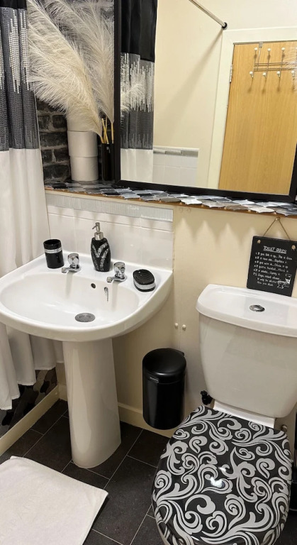 Central Glasgow Apt - Sleeps 2 & Freeparking