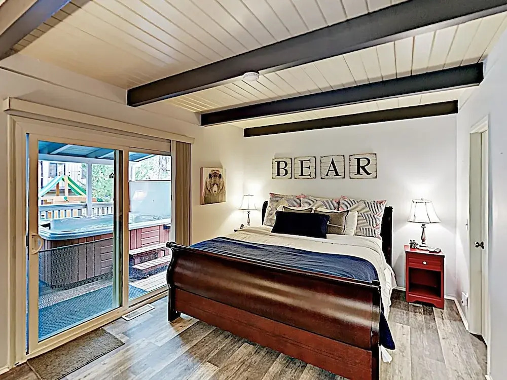 Walk To Slopes! Mountain W/ Private Hot Tub 3 Bedroom Home