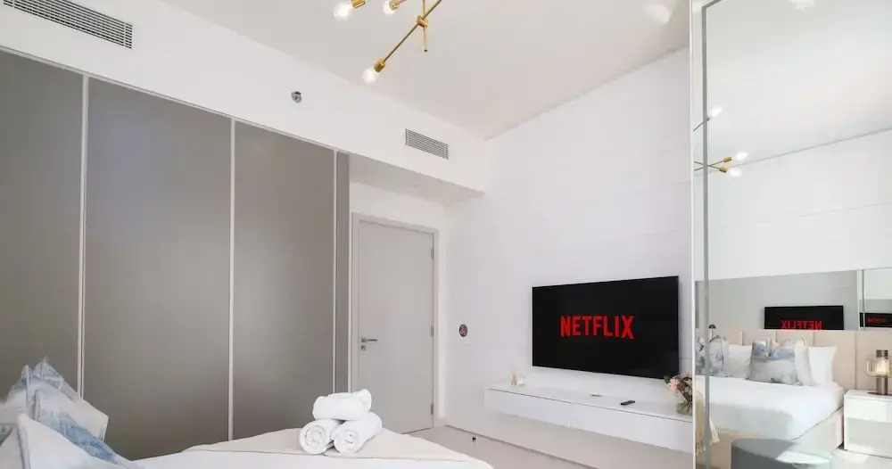 LUX  Luxury Sunrise Beachfront Suite 2