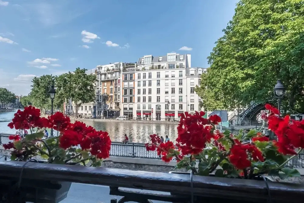Classical-parisian Apartment on Canal Saint Martin