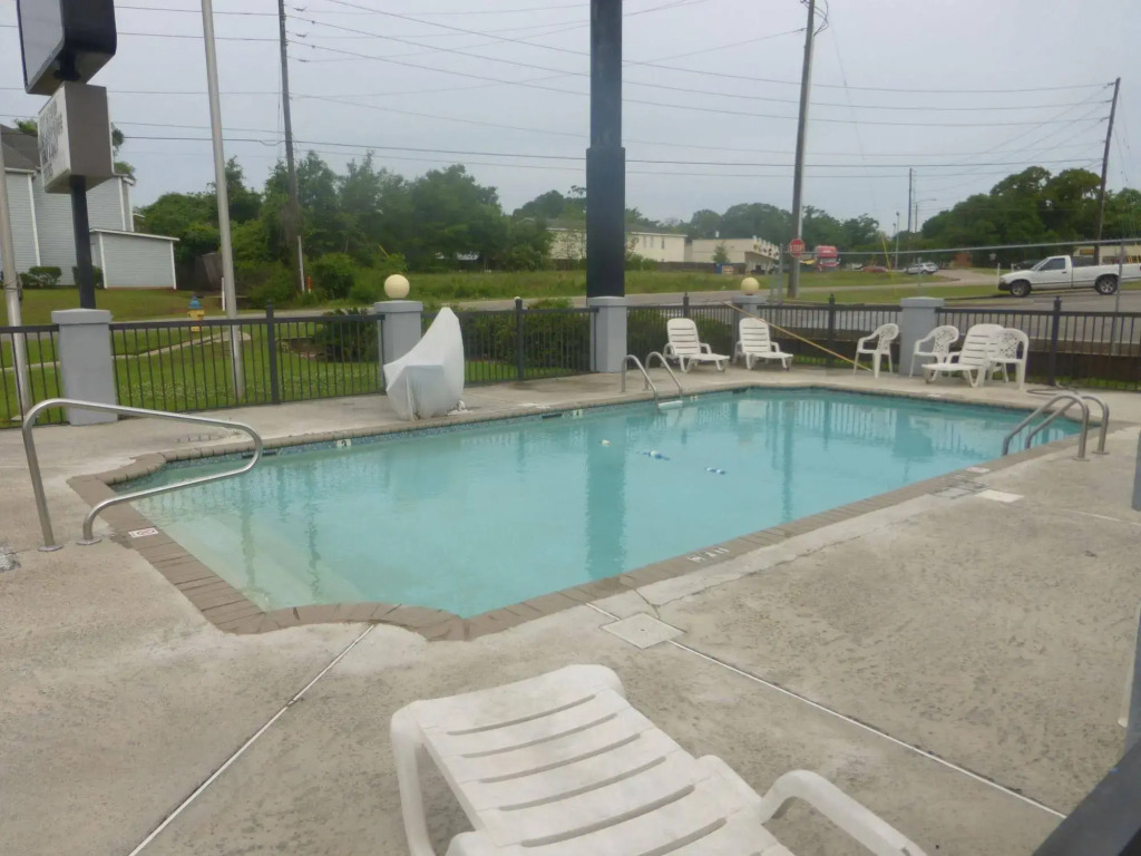 Red Roof Inn & Suites Mobile SW - I-10